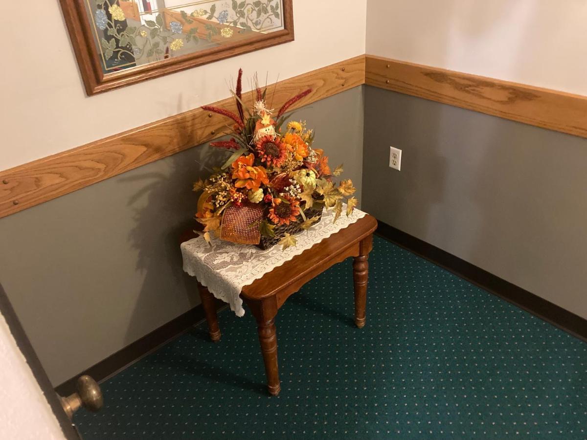 Clintonville Landmark Motel المظهر الخارجي الصورة